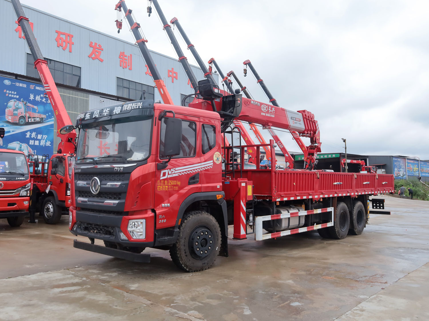 東風華神DV5后雙橋上裝長興10噸直臂式吊機 東風華神DV5后雙橋上裝長興10噸直臂式吊機